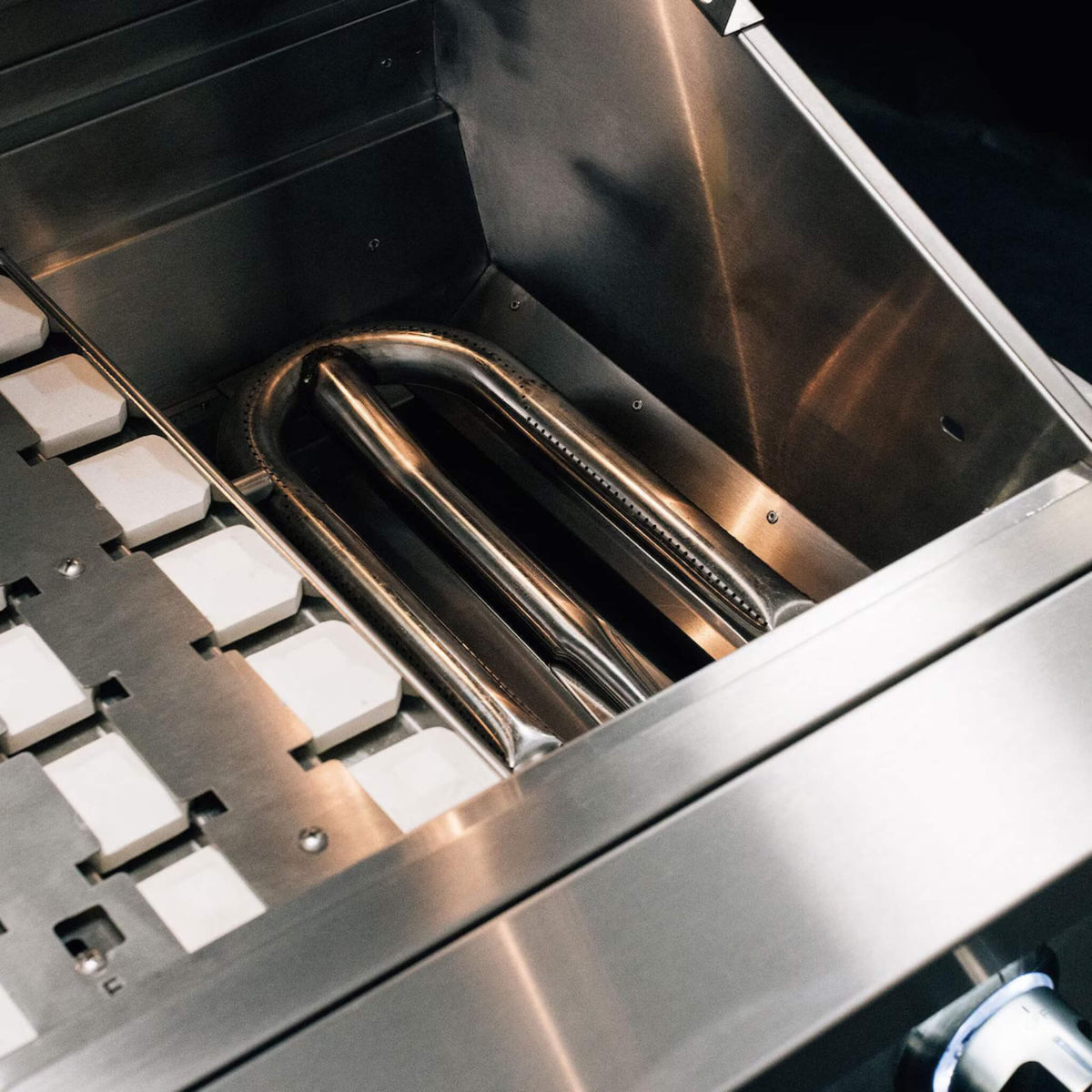 Summerset Quest Grill With Rear Infrared Burner, Rotisserie Kit, & Drop-In Griddle Plate [QST]